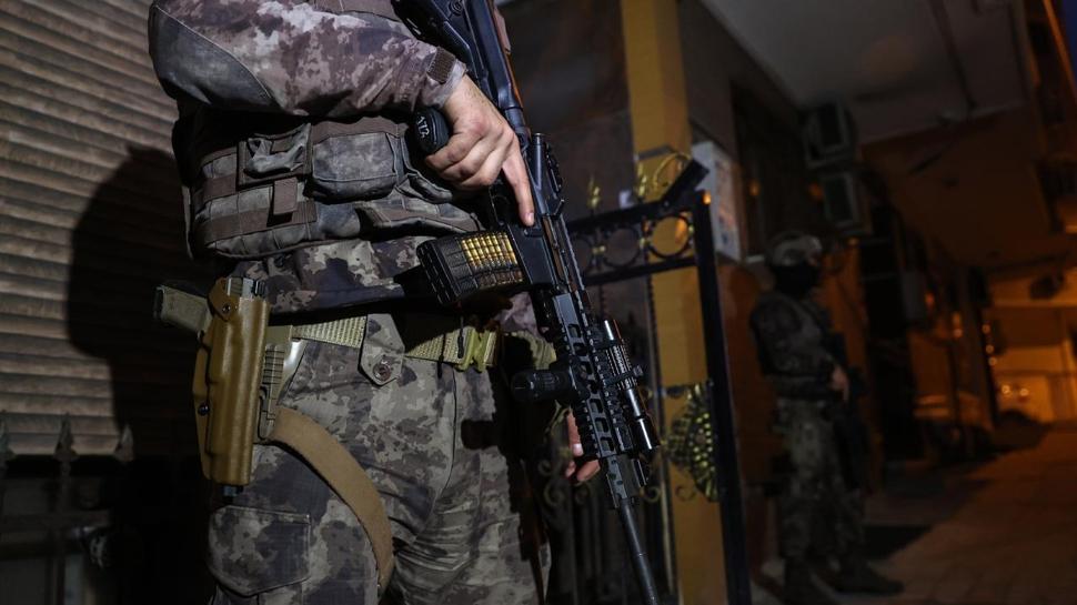 DEAŞ hücresine ağır darbe: 3 ilde eş zamanlı baskın