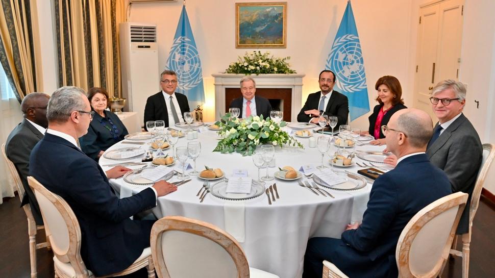 Kıbrıs'ta tarihi görüşme... KKTC ve GKRY liderleri bir araya geldi