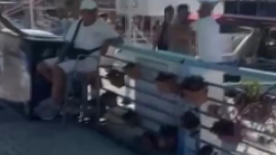 Tur teknesi çalışanlarının birbirine girdi: O anlar kamerada