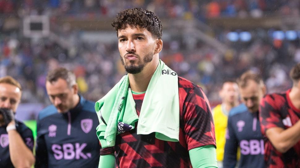 Altay Bayındır'dan transfer açıklaması: Tek cümleyle cevap verdi