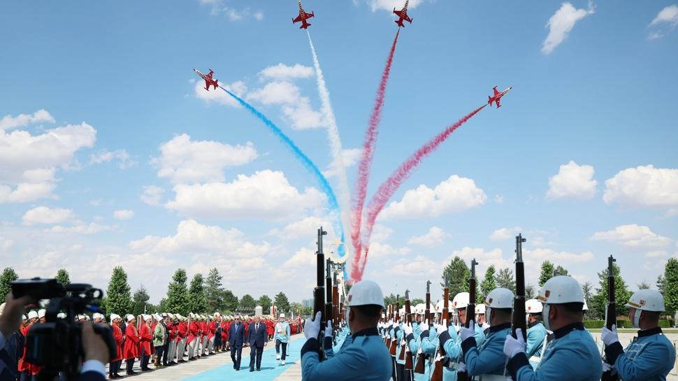 Türk Yıldızları göz doldurdu... NATO'dan "Keskin Kanatlar" övgüsü