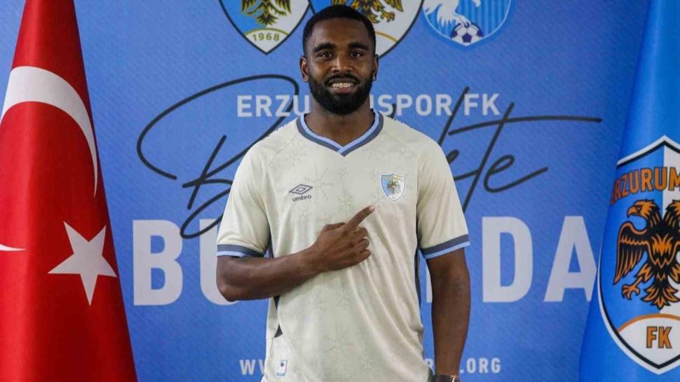 Erzurumspor FK'nın ikinci Surinamlı futbolcusu Gyrano Kerk oldu