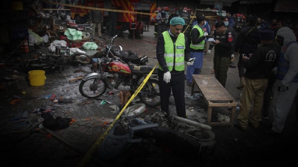 Protesto alanında canlı bomba dehşeti: Pakistan'da Karakol önündeki patlamada 7 kişi öldü