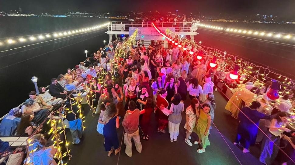 Türkiye sevgisi sınırları aştı! Dizilerle öğrendiler, horonla eğlendiler