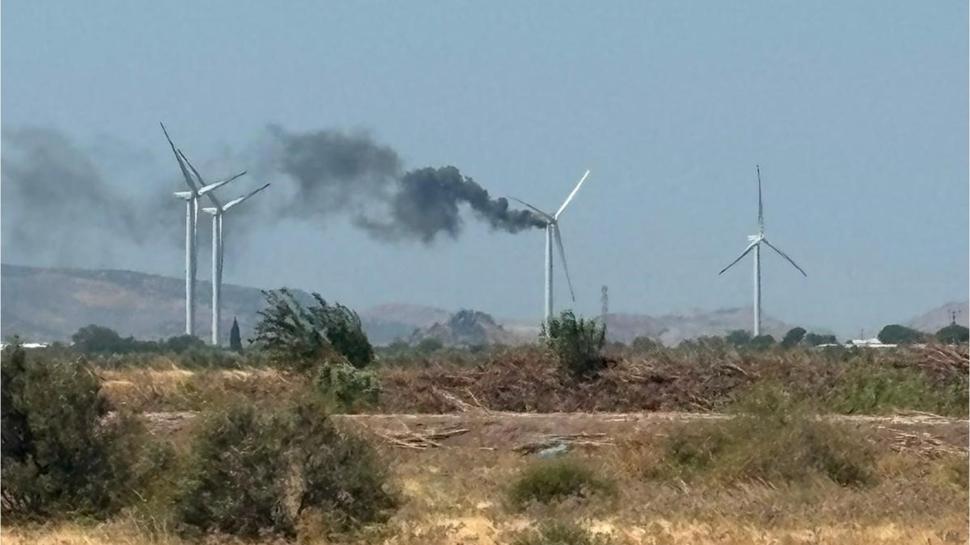 İzmir’de rüzgar türbini alev alev yandı