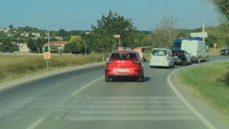 Şile’de 3 aracın zincirleme kazaya karıştığı anlar kamerada