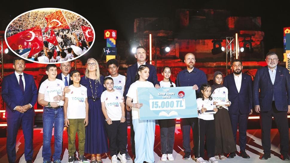 700 bin genç değerleriyle buluştu... TÜGVA'dan Efes'te muhteşem final