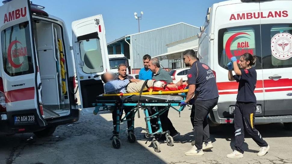 Belediye binası önünde silahlı saldırı! Yaralılar var