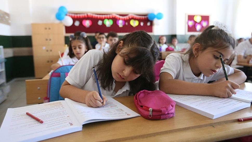 Ek kitap da yasak, ücretli deneme de... Okullarda yeni dönem