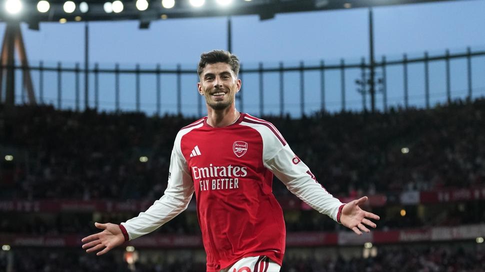 Son şampiyon Arsenal, sezonu 3 puanla açtı