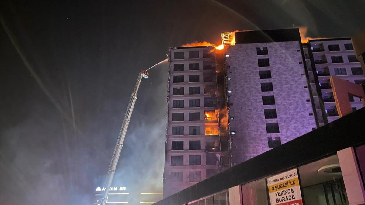 Diyarbakır'da bir plazada yangın çıktı