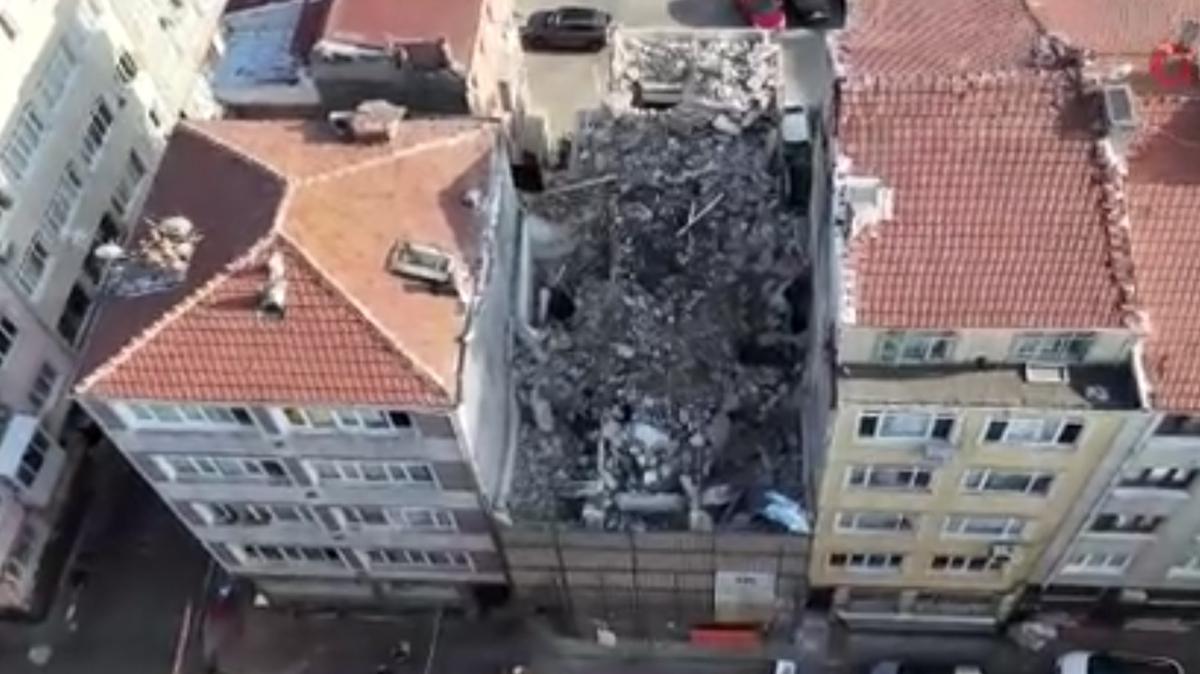 Fatih'te kentsel dönüşüm yıkımında bina çöktü: 2 i…