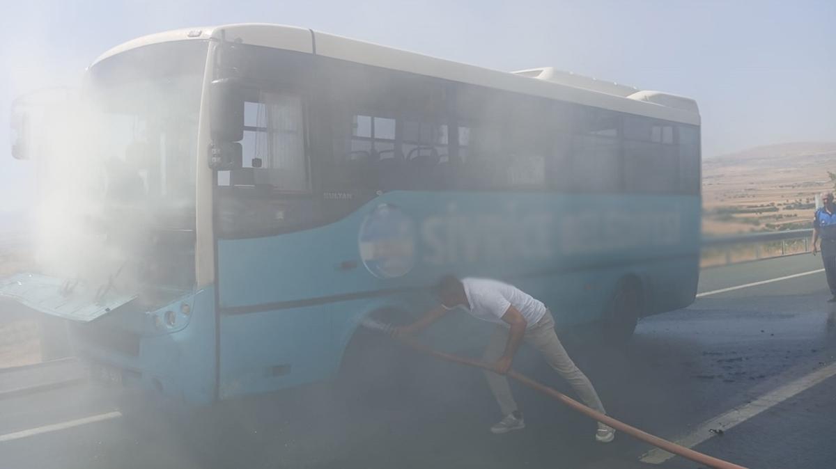 Belediye otobüsü alev alev yandı