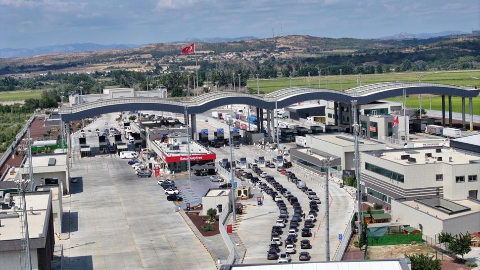Gurbetçilerin yaşadıkları ülkelere dönüşü sürüyor