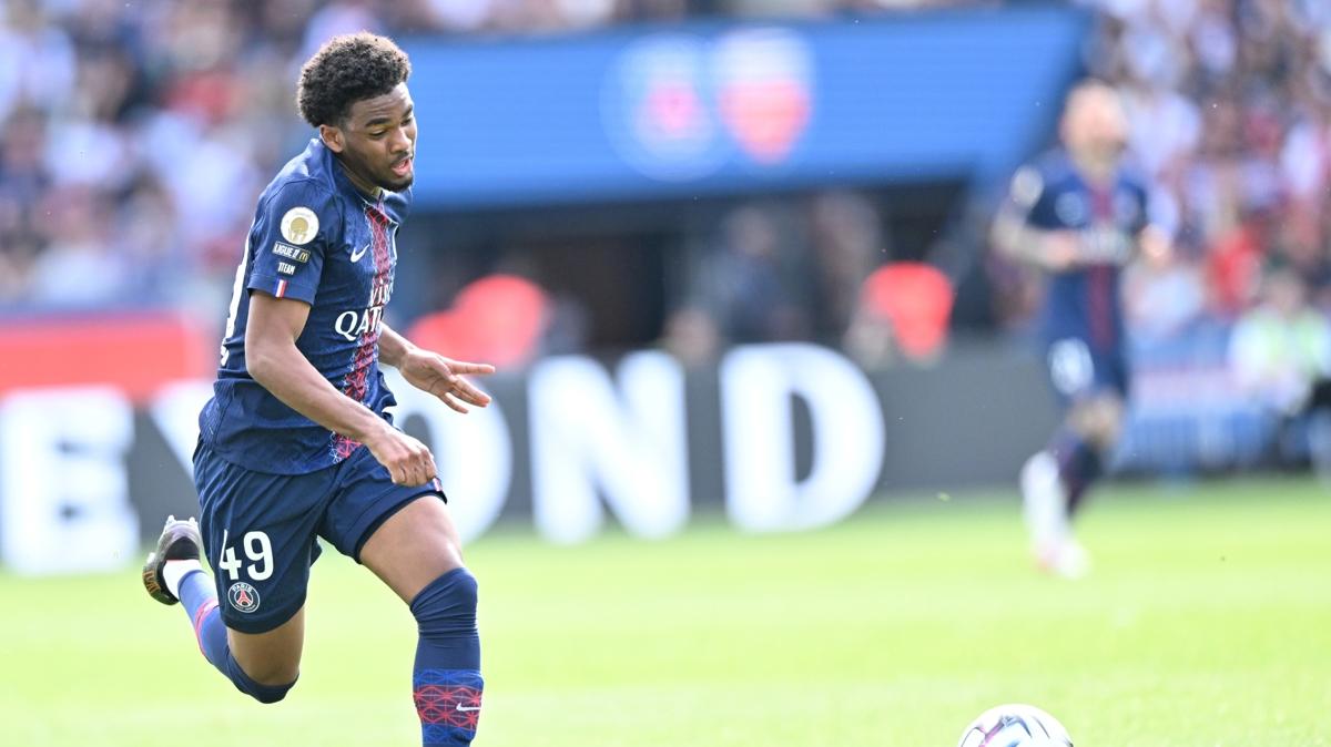 Aston Villa, Rafael Leao'nun alternatifini buldu