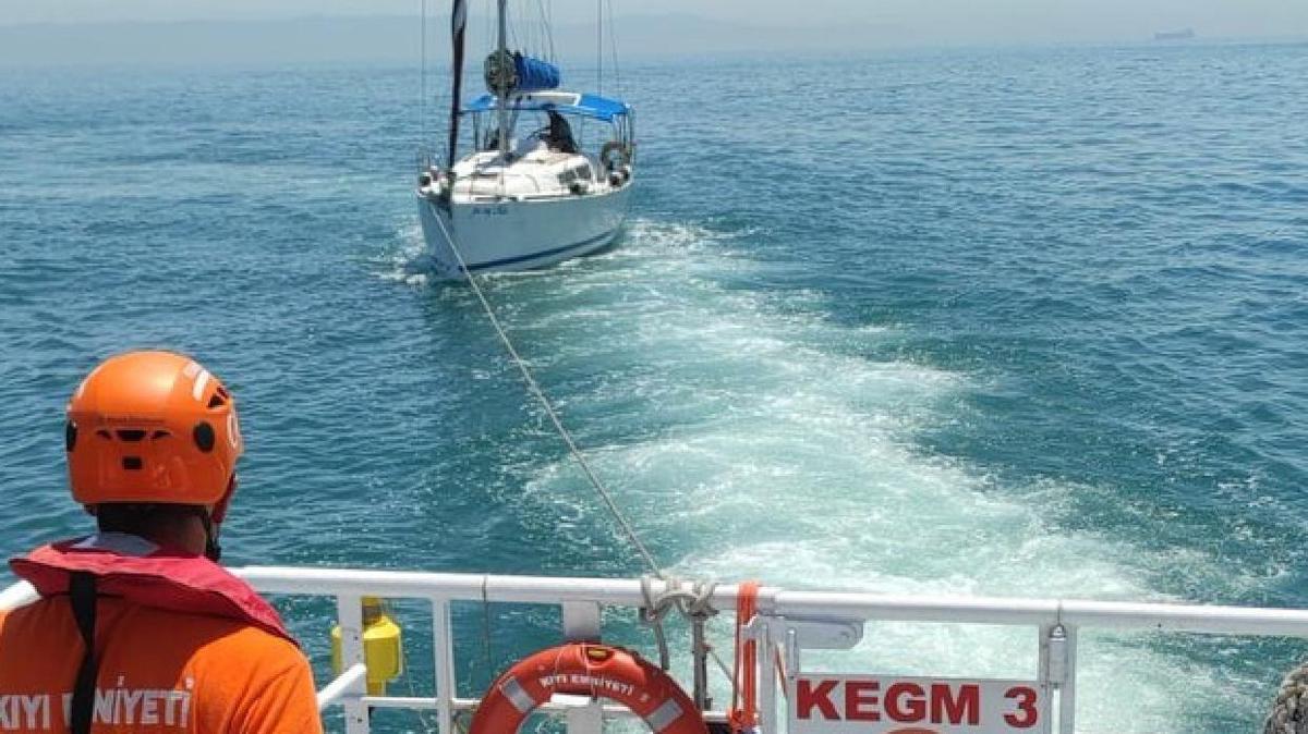 Boğaz'da hareketli dakikalar: Arızalanan tekne kurtarıldı