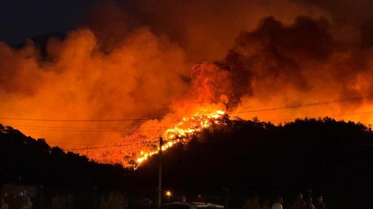 Fethiye'de orman yangını! Alevler evlere yaklaştı