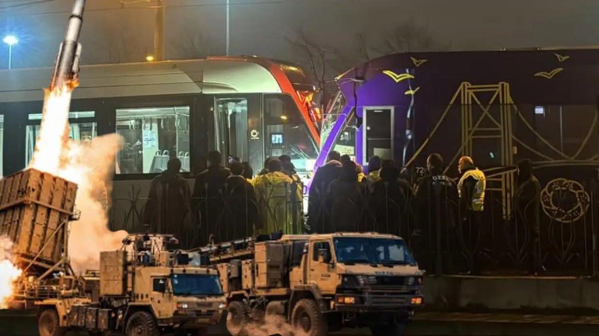 Zeytinburnu'nda 2 tramvay kafa kafaya çarpıştı