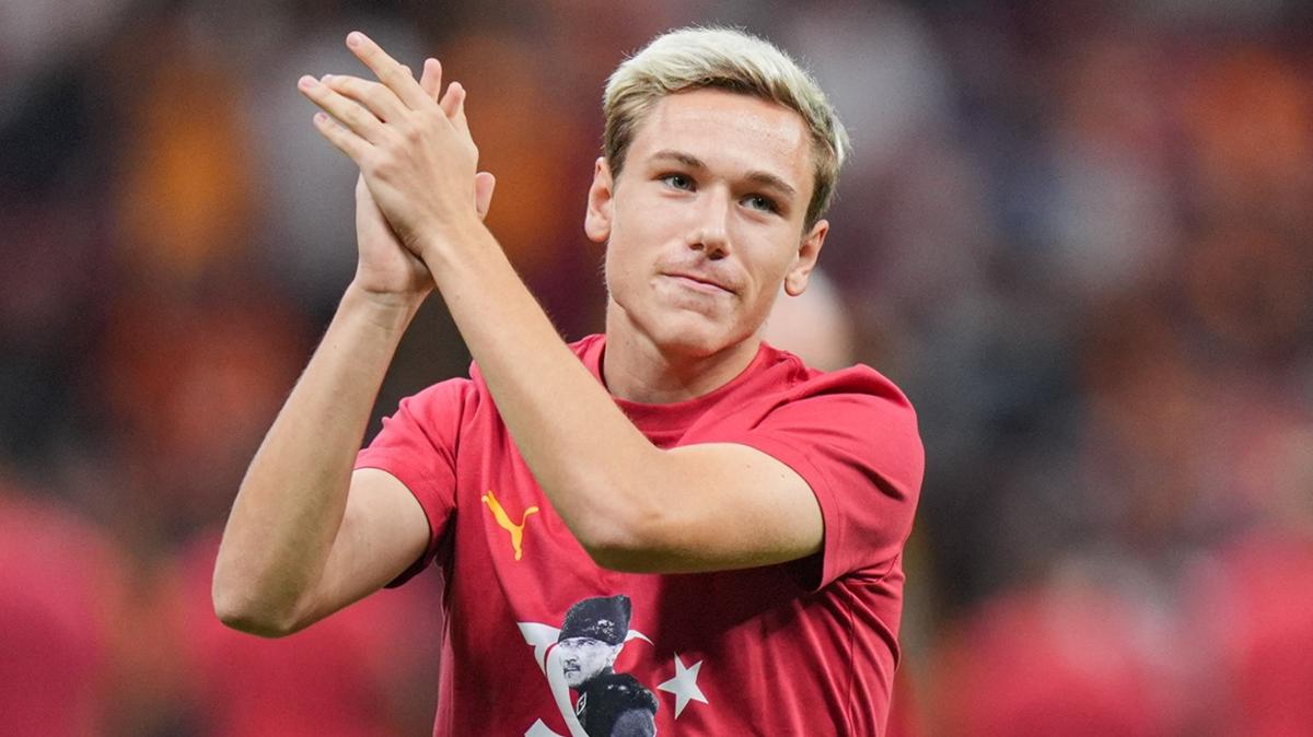 Yeni transfer sahada! Aleksey Batrakov formayı giydi