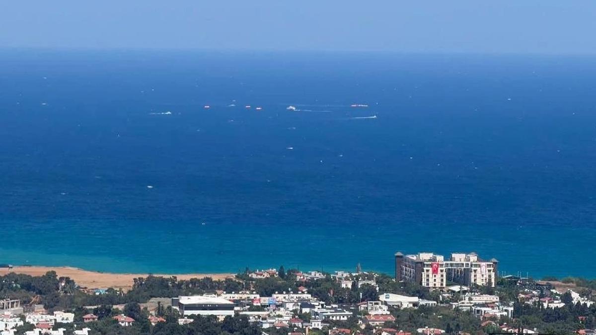 Girne açıklarında yolcu gemisi battı