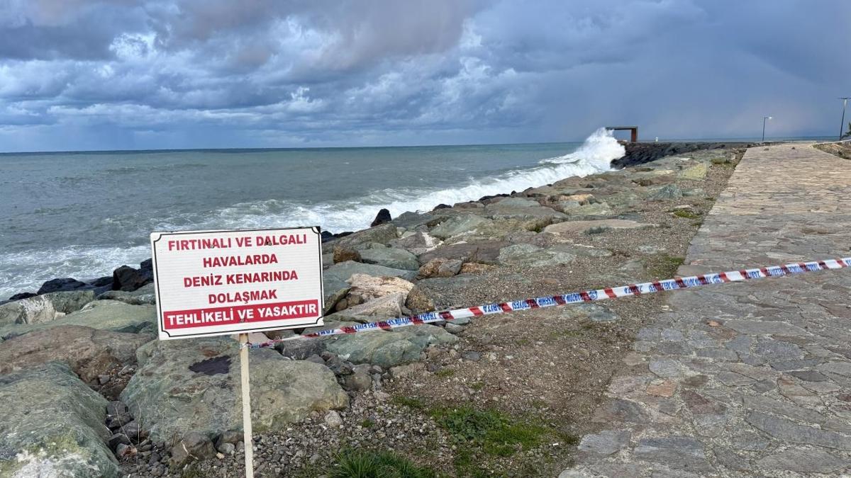 Trabzon'da olumsuz hava alarmı: Denize girmek yasaklandı