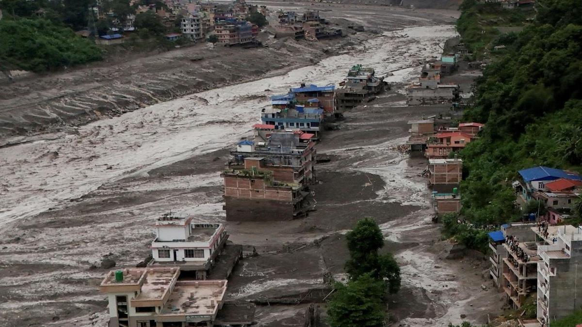 Nepal'deki selde hayatını kaybedenlerin sayısı yükseliyor
