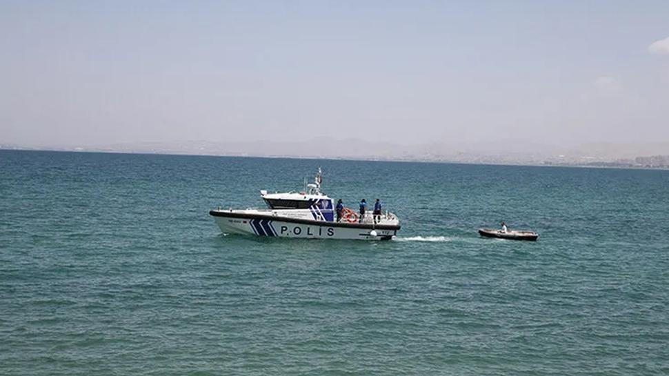 Denizde "paddle board" kabusu! İmdatlarına deniz polisi yetişti