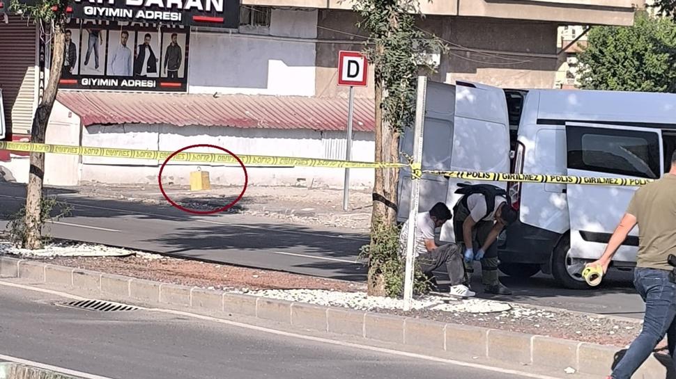 Diyarbakır'da şüpheli paket fünyeyle patlatıldı