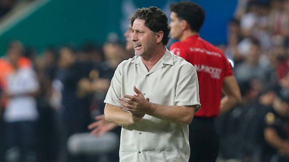 Fatih Tekke: Reaksiyon verip, ayağa kalkmalıyız