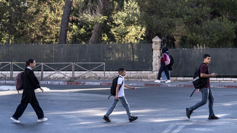İşgalci İsrail'den Kudüs ile Batı Şeria'yı koparma girişimi... Eğitimde aksamalar yaşanıyor