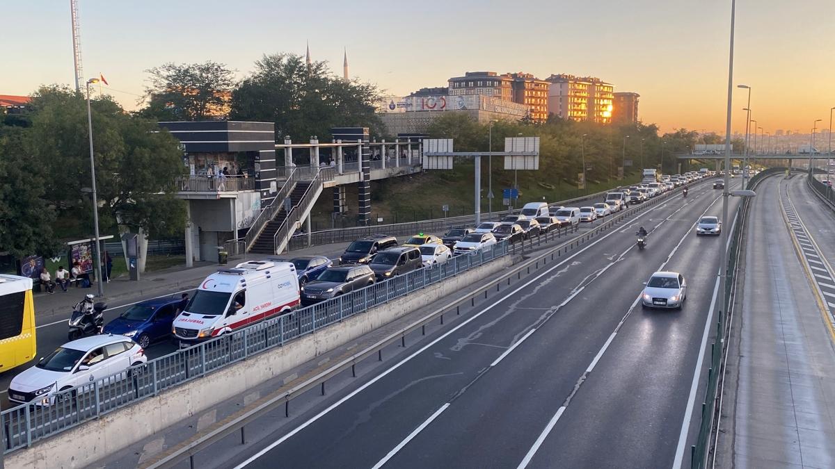 Arızalanan tanker trafiği kilitledi