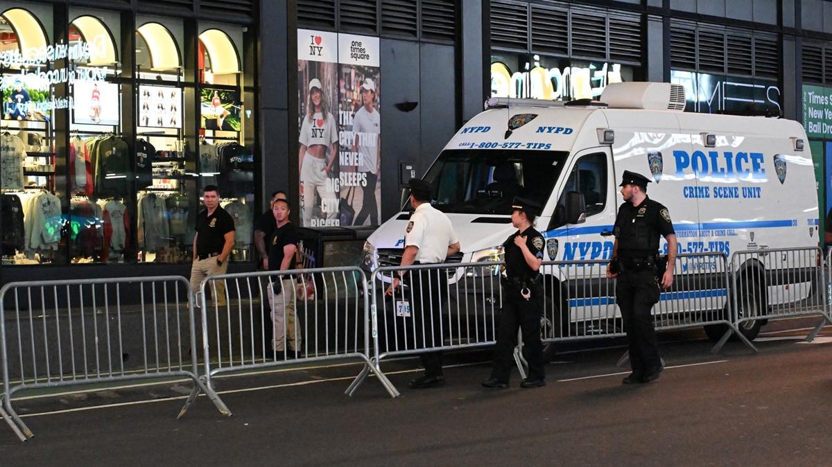 New York'un kalbinde bıçaklı kabus! Saldırgan polis kurşunuyla öldürüldü