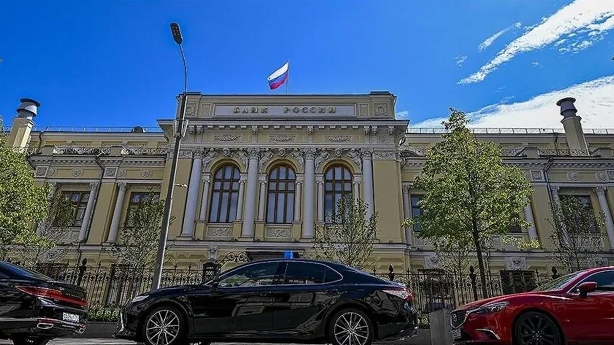 Rusya'da nakit döviz çekimine yönelik kısıtlamalar uzatıldı