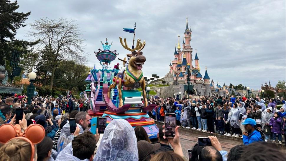 Disneyland Paris'e gitmeden önce bilmeniz gerekenler! İşte parkta zaman kazandıran tüyolar...