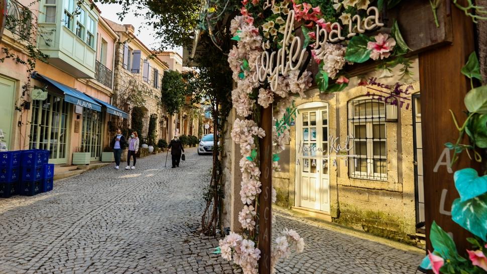 Sadece sörften ibaret değil! Alaçatı'nın yüzyıllara uzanan hikayesini duyanlar inanamadı