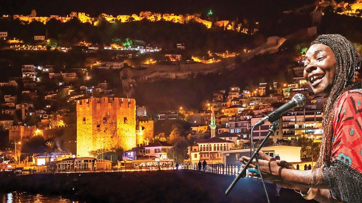800 Yıllık Kızılkule'de Caz rüzgarı