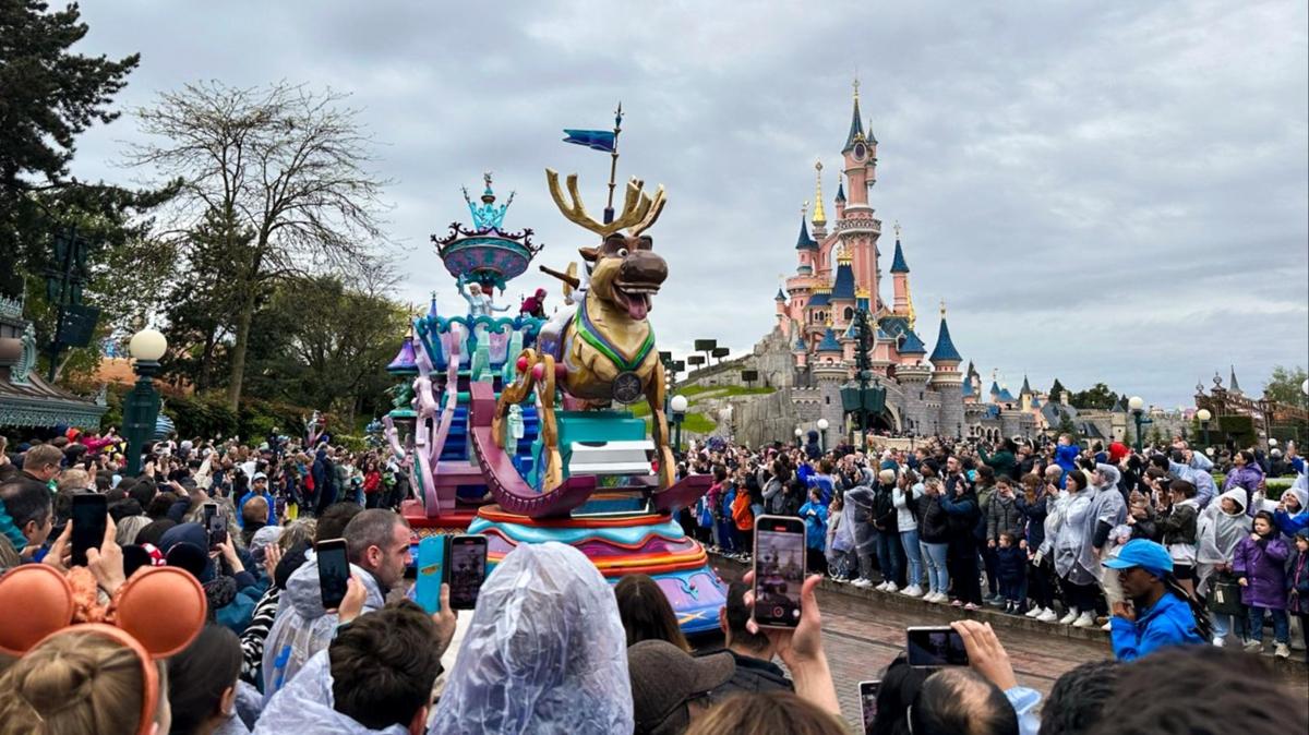 Disneyland Paris'e gitmeden önce bilmeniz gerekenler! İşte parkta zaman kazandıran tüyolar...