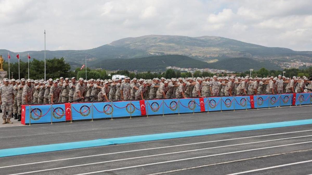 Kütahya'da eğitimini tamamlayan Mehmetçikler yemin etti
