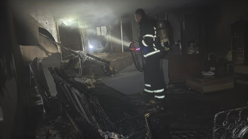 Karabük'te 5 katlı apartmanda yangın: 2 kişi hastaneye kaldırıldı