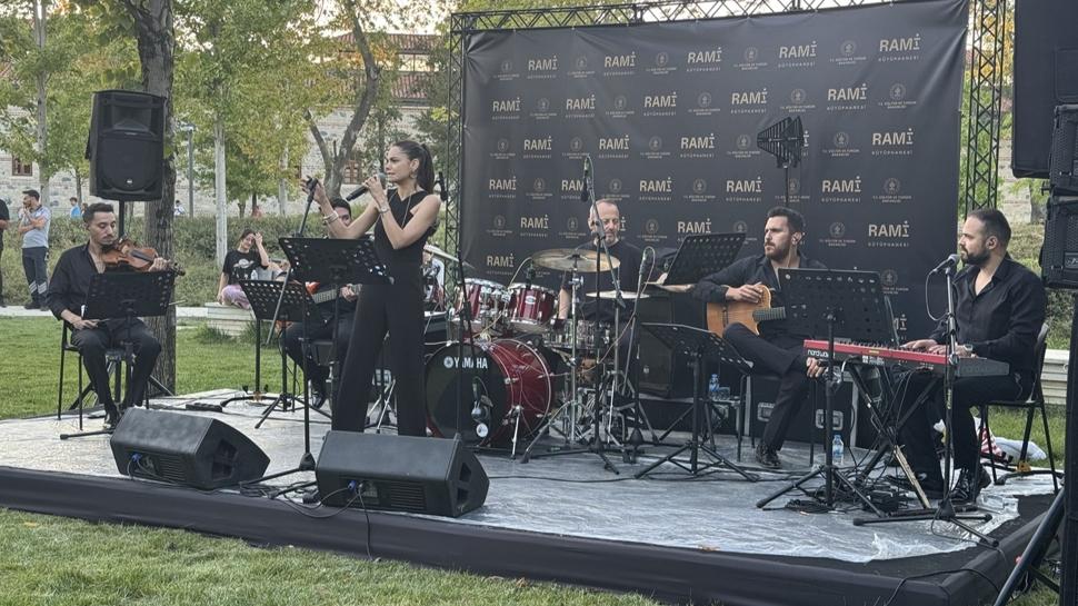 Rami Kütüphanesi'nde Türkçe pop rüzgarı esti