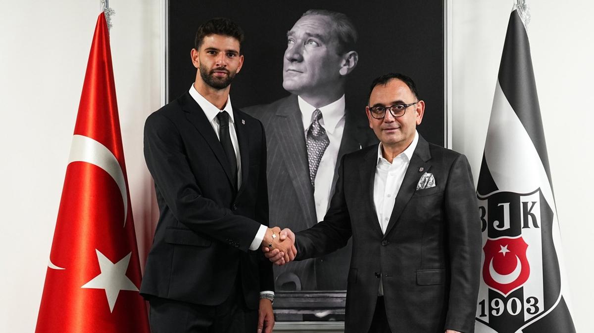 Beşiktaş'ın yeni transferi Ümit Akdağ, imzayı attı!