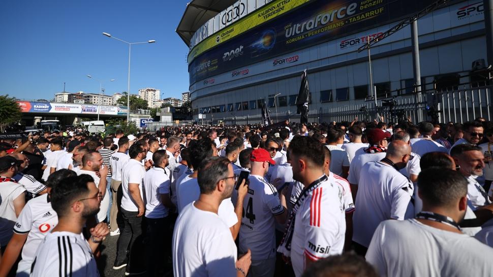 Beşiktaş taraftarları Chobani Stadyumu'nda!