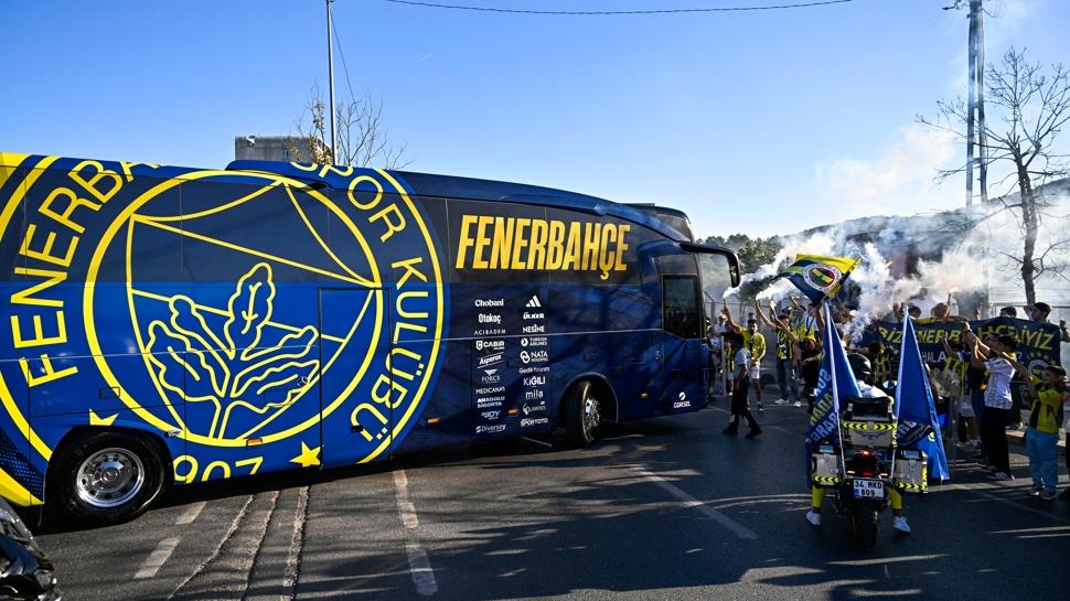 Fenerbahçe kafilesi derbi öncesi stadyuma geldi!