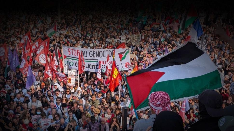 Fransa İsrail terörüne "dur" dedi: Paris'te binler Gazze için sokağa döküldü