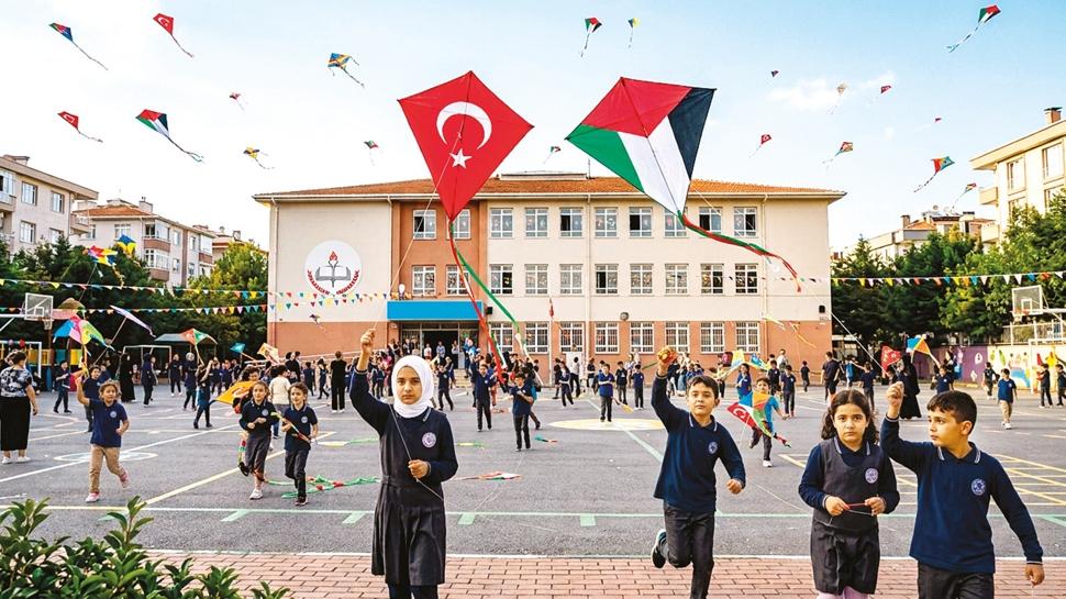 İlk ders insanlık... Uçurtmalar Gazzeli çocuklar için uçacak