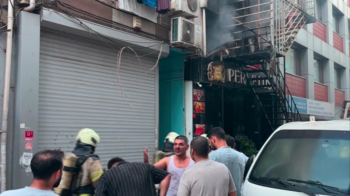 Bakırköy'de otel yangını: 12 kişi yaralandı