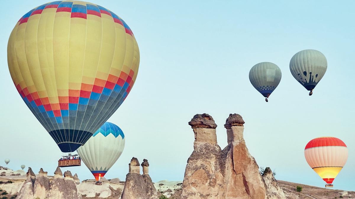 Balonların süslediği masal diyarı Kapadokya'yı gökyüzünden keşfedin