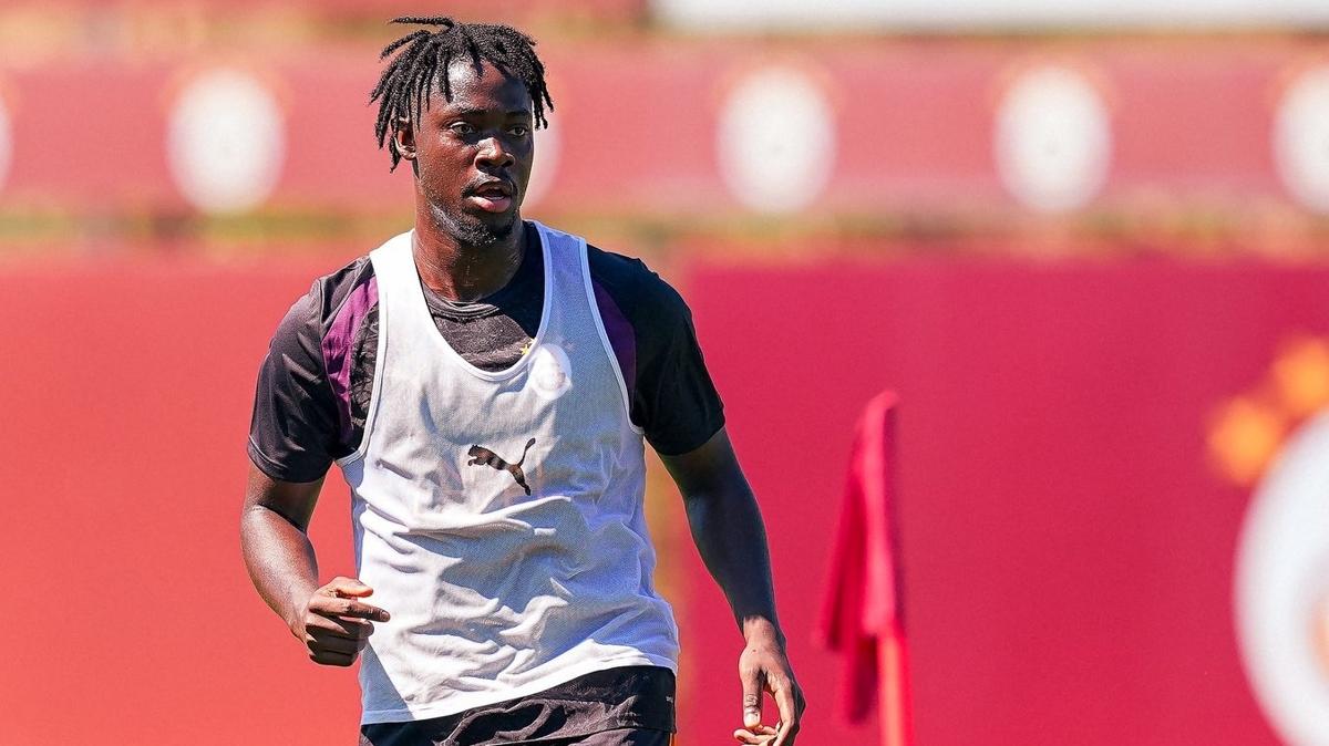 Galatasaray'da El Chadaille Bitshiabu, ilk antrenmanına çıktı