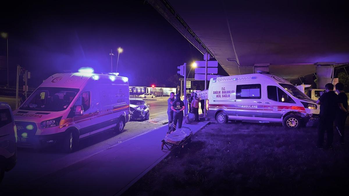 Kayseri'de feci kaza: Ambulansla otomobil çarpıştı, 6 yaralı