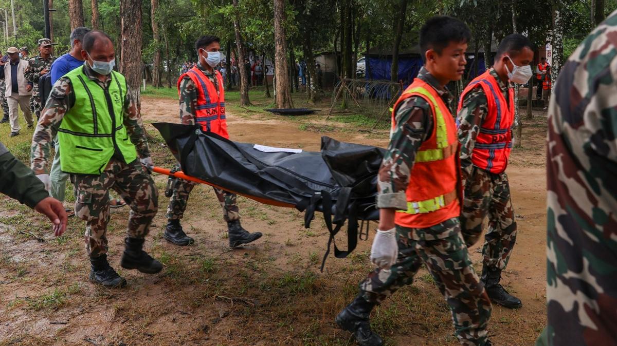 Nepal'de felaketin bilançosu ağırlaşıyor! Ölü sayısı yükseldi